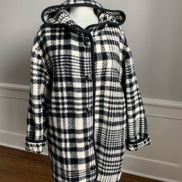 Stella McCartney Black and Ivory Plaid Blanket Coat, size 36 Medium - Picture 10 of 10